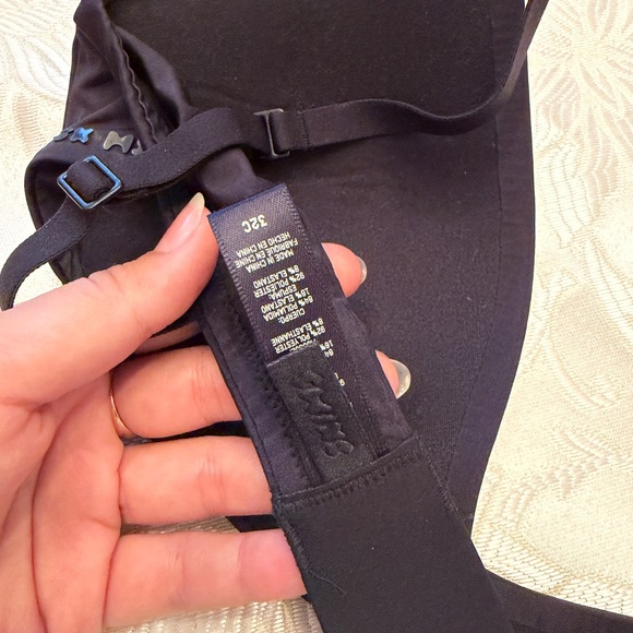 SKIMS WIRELESS FORM PUSH-UP PLUNGE BRA | ONYX - Picture 3 of 3